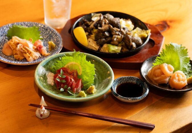 福岡市・赤坂駅、薬院大通駅周辺の居酒屋「鶏と炭火 とり坊」さんのクチコミレポート。炭火焼きや鳥刺しなど鶏料理が一人飲み・飲み会・ディナーデートにおすすめ