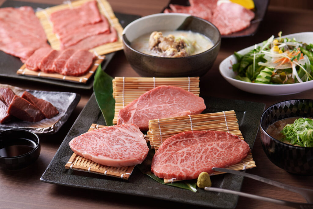 天空橋駅、羽田空港周辺「野村ファーム直営焼肉 野村屋 HICity店（ノムラヤ）」さんのクチコミレポート。牧場直営の美味しい焼肉はランチ・ディナー・テイクアウトにおすすめ