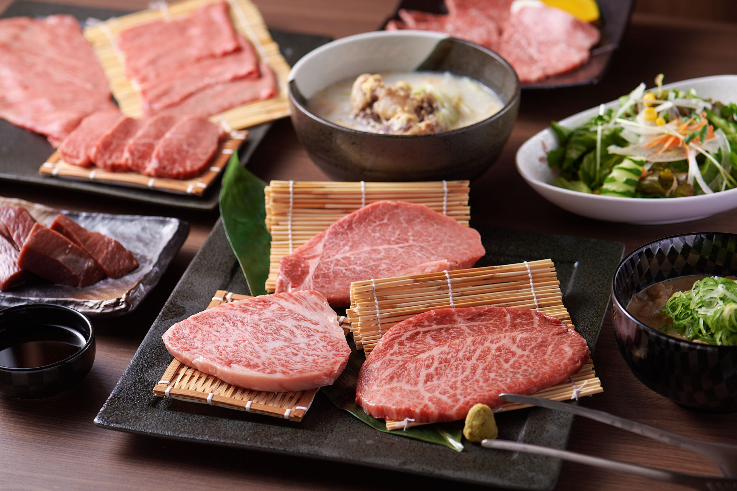 天空橋駅、羽田空港周辺「野村ファーム直営焼肉 野村屋 HICity店（ノムラヤ）」さんのクチコミレポート。牧場直営の美味しい焼肉はランチ・ディナー・テイクアウトにおすすめ