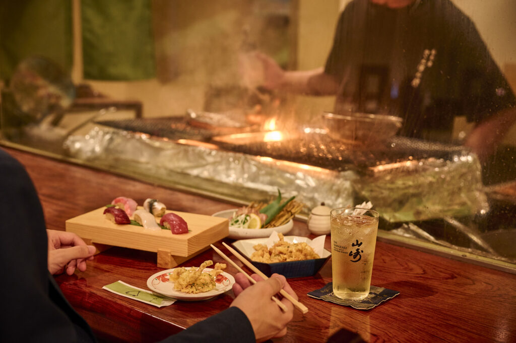 仙台市・勾当台公園駅周辺の和食居酒屋「鮨 炭 飯 さんぼん屋」さんのクチコミレポート。江戸前寿司と炭火焼きが名物、一人飲み・宴会・接待に人気